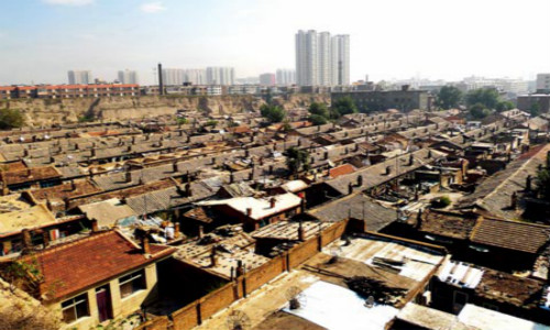 某某大爺因?yàn)椴疬w名下多套房產(chǎn)