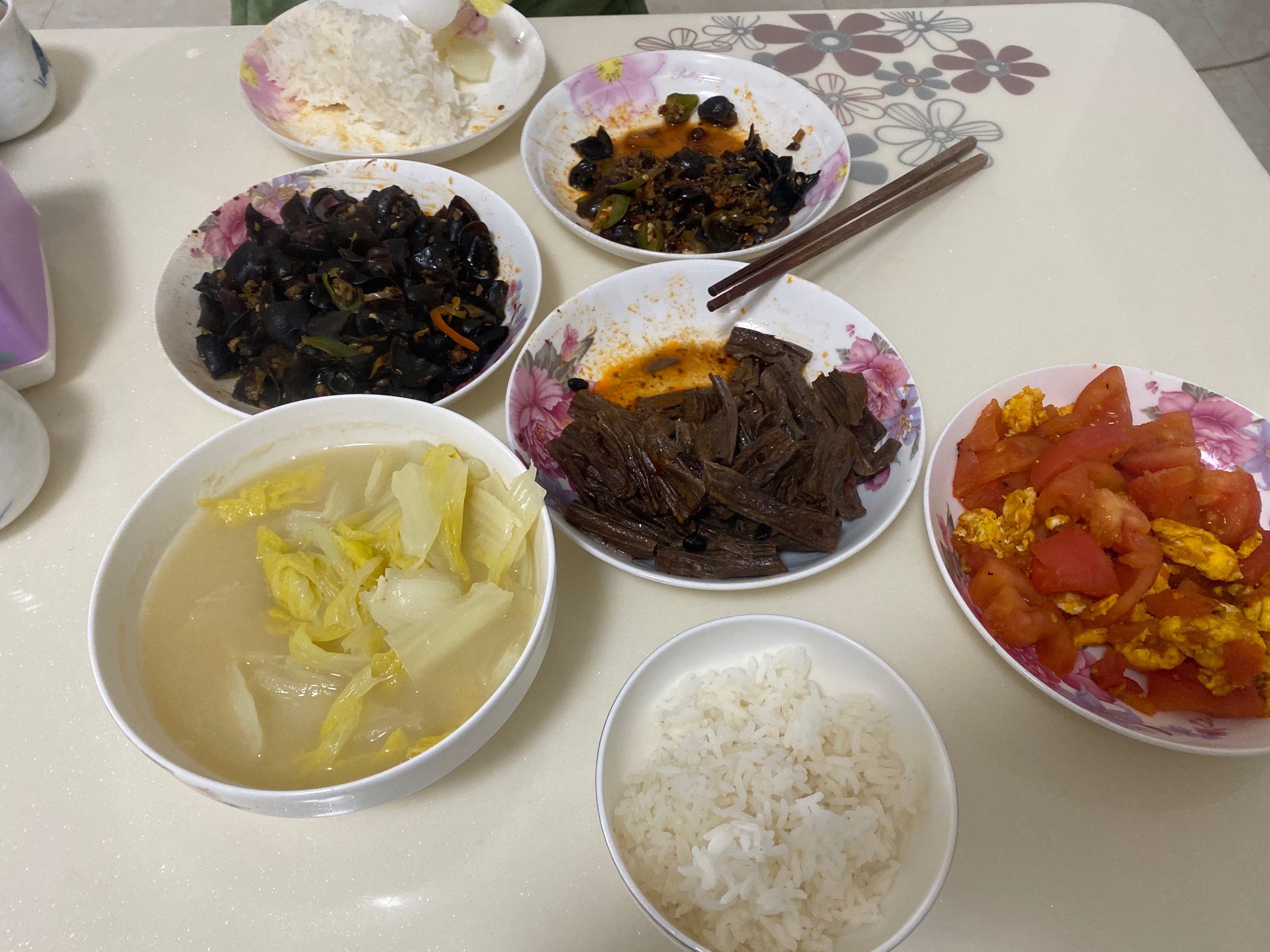 羅力住在向陽溝小區隔離點已有兩天