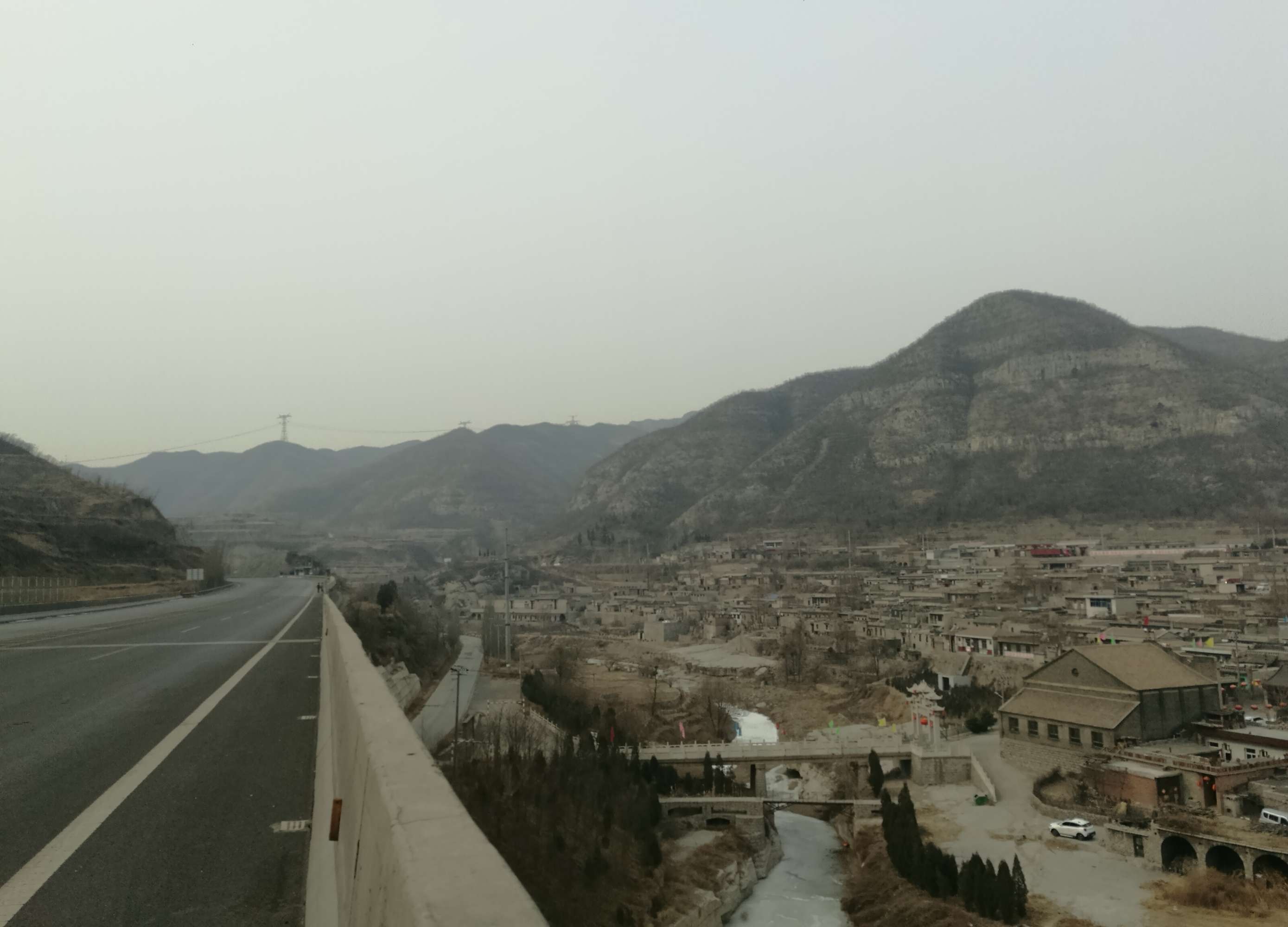 上董寨村先后修繕了古寺廟壽圣寺和古戲臺