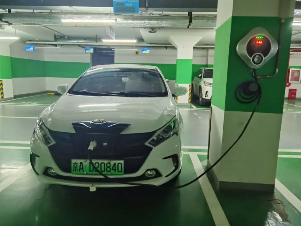 因?yàn)樾履茉窜?chē)的用車(chē)體驗(yàn)兩極分化極其明顯