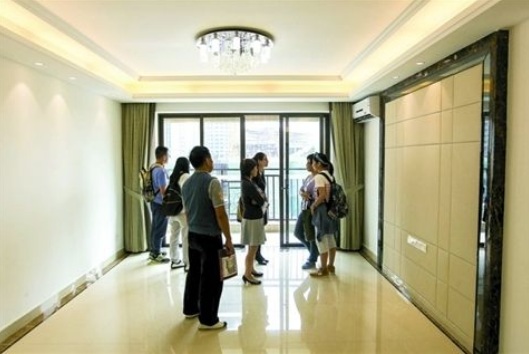 當年拆遷安置在萬達旁邊的御景新苑小區